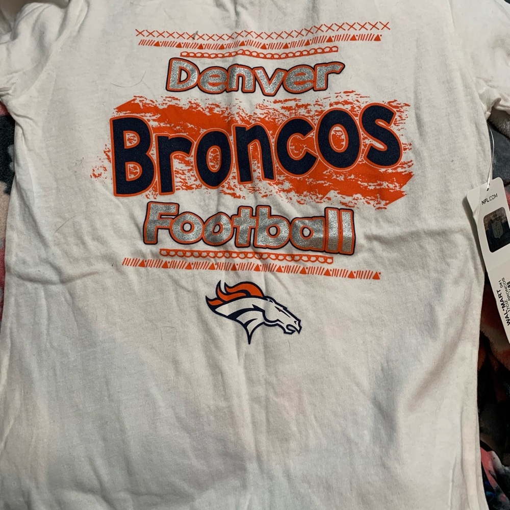 Denver Broncos Kids' White Football Graphic Tee 10-12 size girls